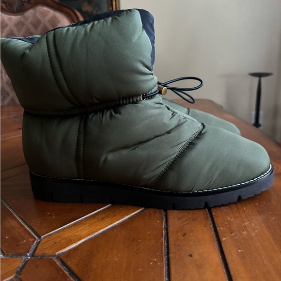 J. Crew heavy quilted water repellent booties - Picture 2 of 9